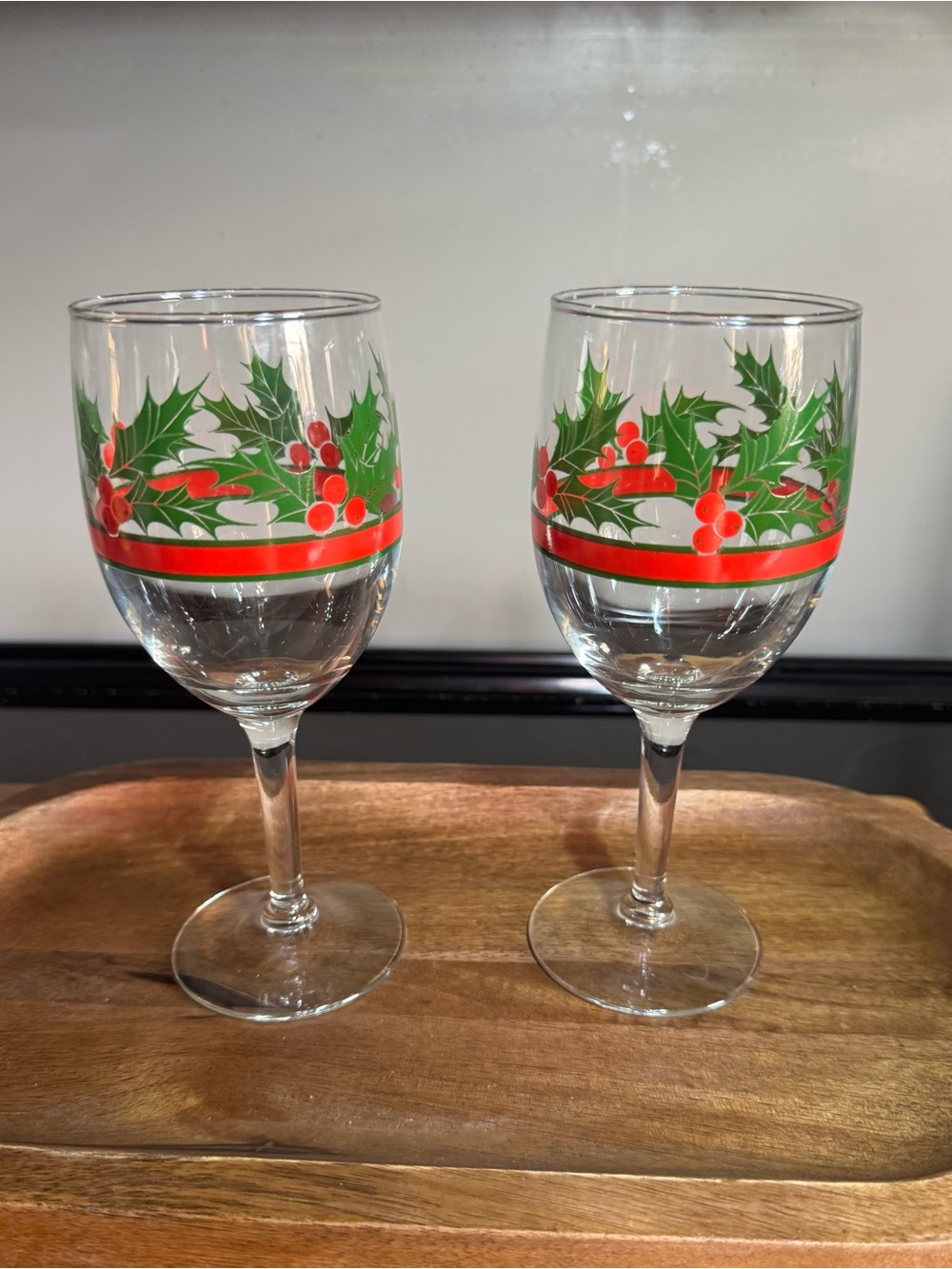 Vtg Set of 2 Clear Stemmed Wine Glasses Holly Berry Christmas Decor 7 in